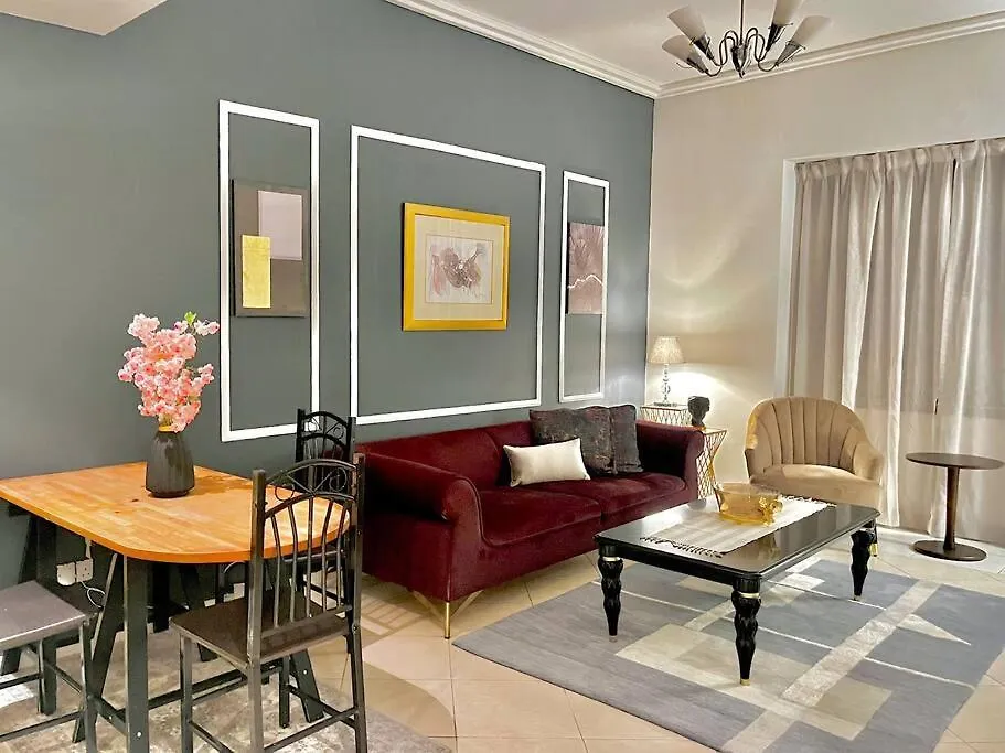 Chic 3 Bedroom Apartment دبي 0*,