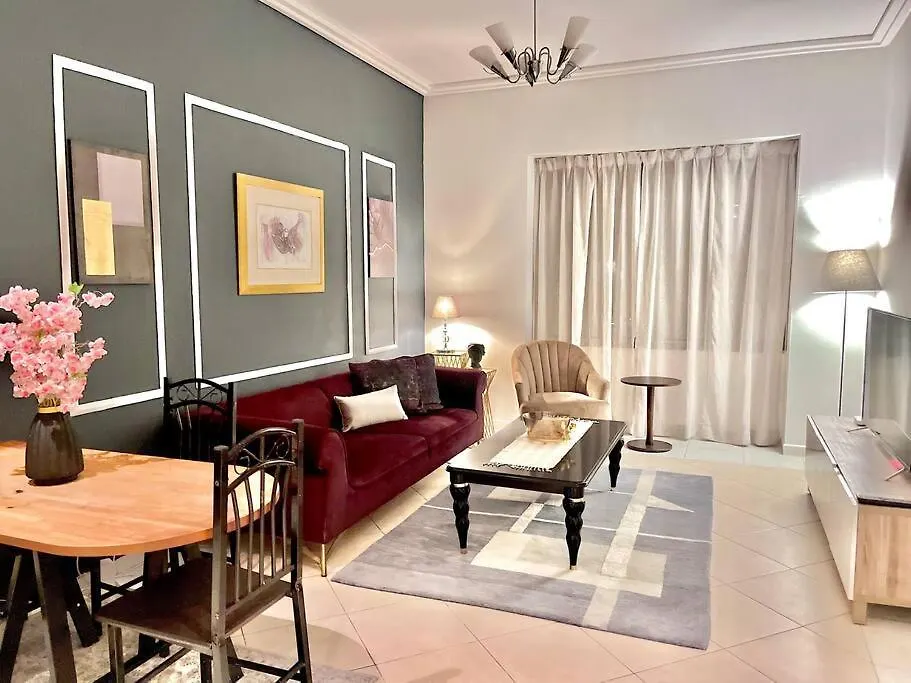 Chic 3 Bedroom Apartment دبي